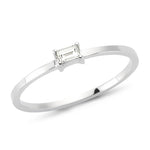 18kt white gold and baguette diamond ring